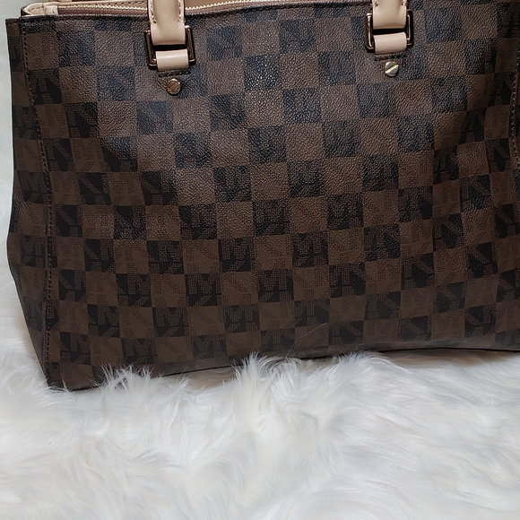 Designer Handbag - Picture 6 of 12